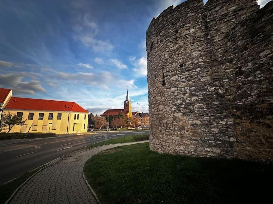 M18 - Csak Egy Lepes A Toertenelmi Belvaros - Free Parking Beci Exterior foto