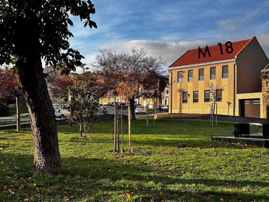 M18 - Csak Egy Lepes A Toertenelmi Belvaros - Free Parking Beci Exterior foto